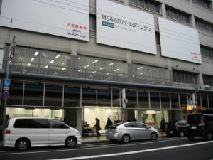 �I�t�B�X�o�X�^�[�Y�O��