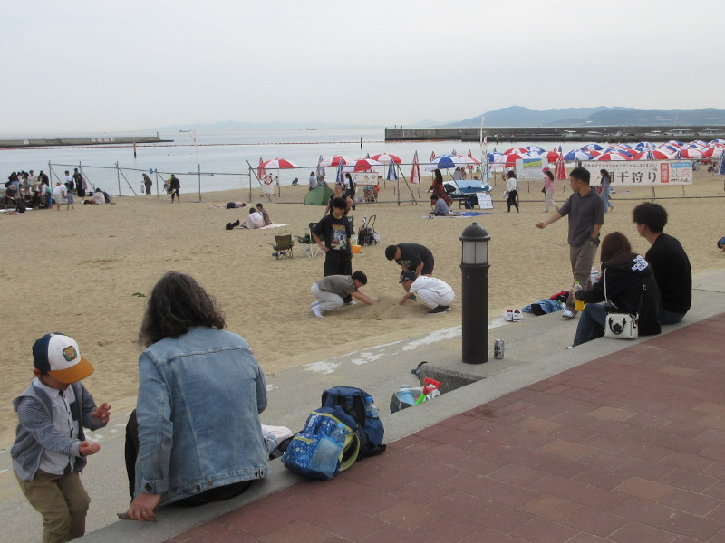 �{���r�[�`�ŗV�ڂ�