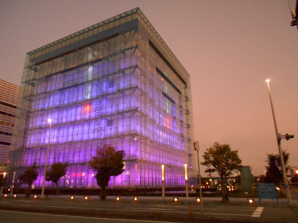 �l�Ɩh�Ж����Z���^�[ �ԐF��