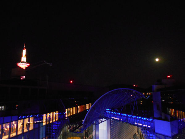 JR���s�w����̃u���[���[��