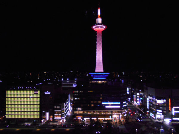 JR���s�w����̋��s�^���[