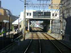 ���q����